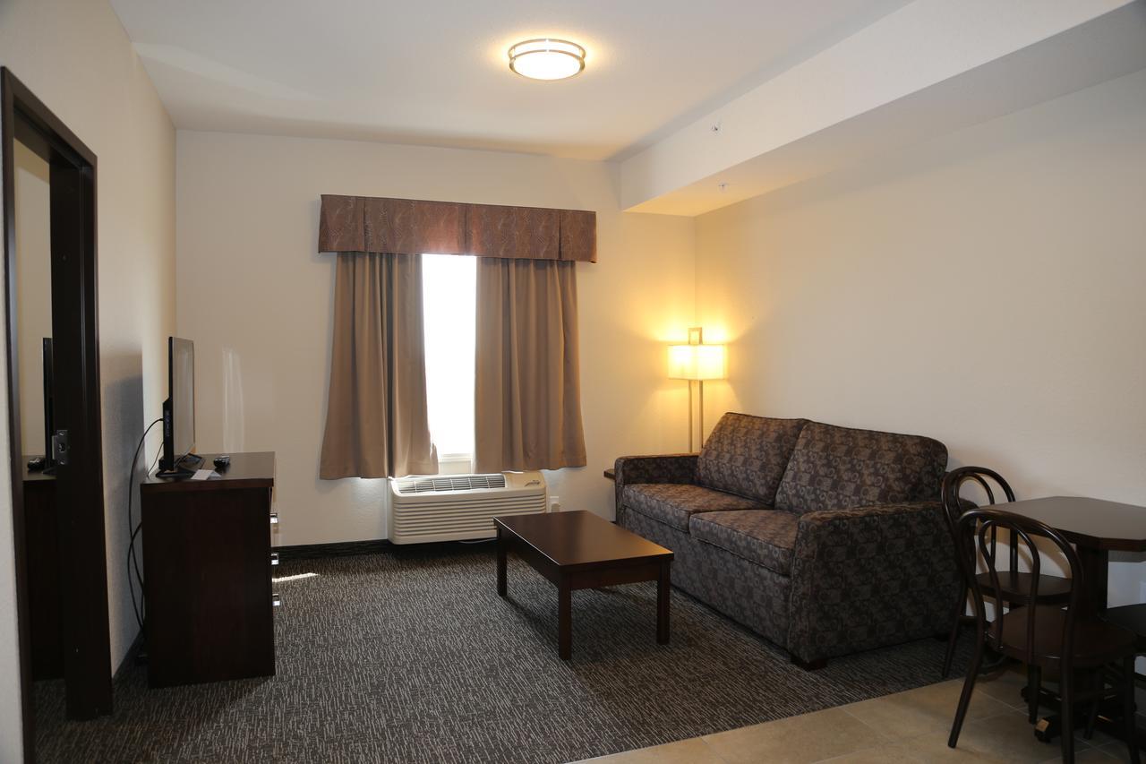 Prairie Moon Inn & Suites Macklin Екстериор снимка