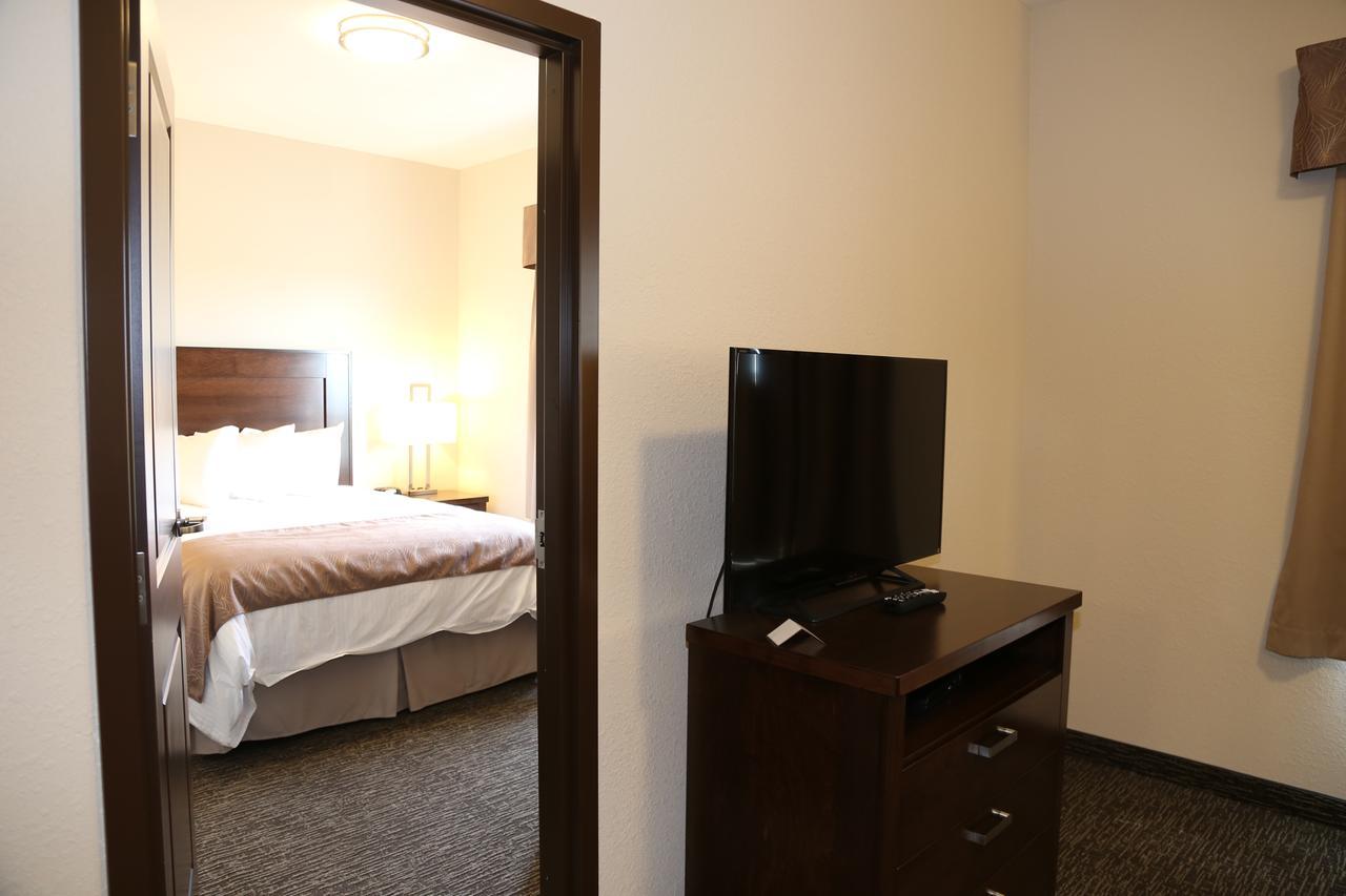 Prairie Moon Inn & Suites Macklin Екстериор снимка