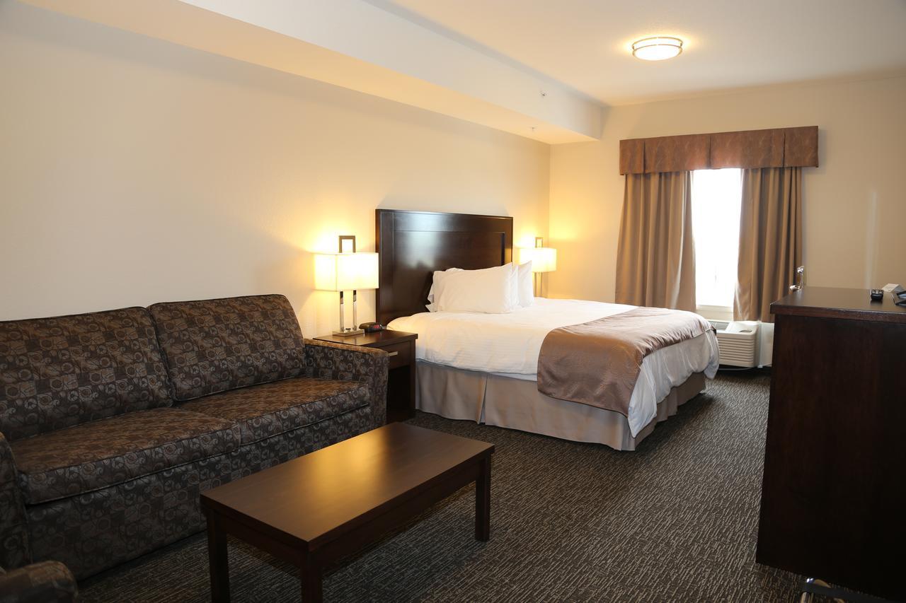 Prairie Moon Inn & Suites Macklin Екстериор снимка