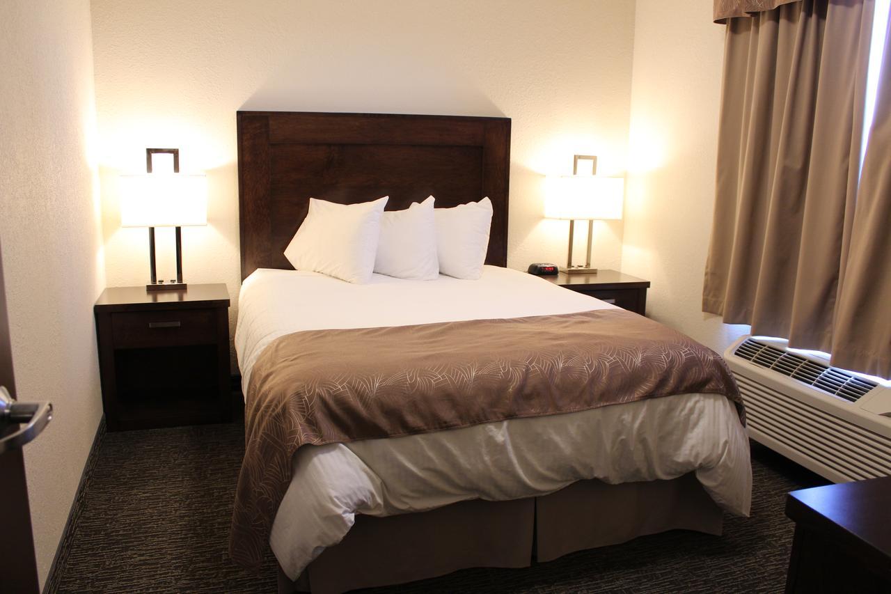 Prairie Moon Inn & Suites Macklin Екстериор снимка