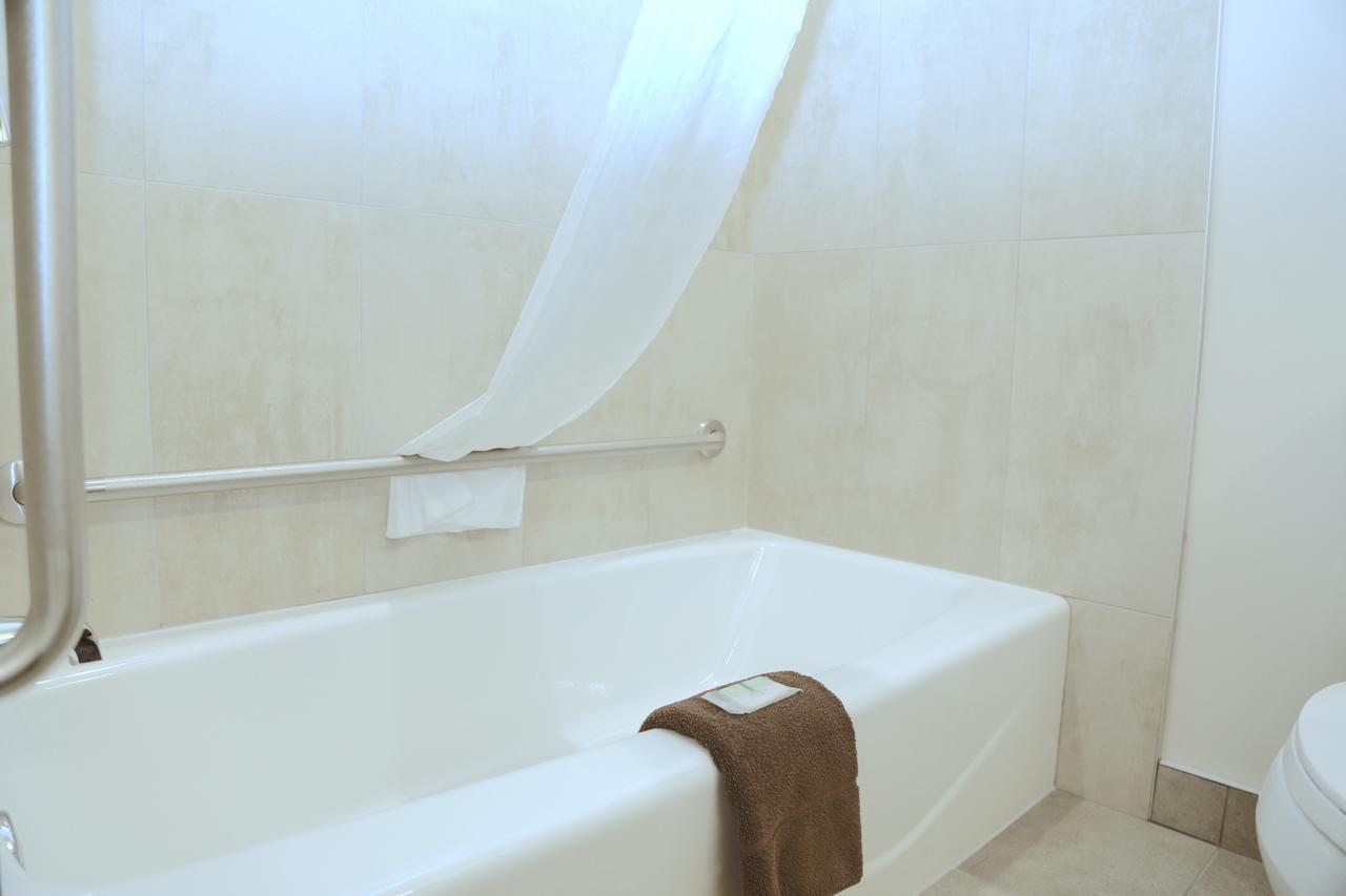 Prairie Moon Inn & Suites Macklin Екстериор снимка